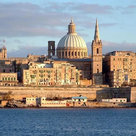 Chic Penthouse Steps From The Promenade * Gzira