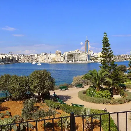 Chic Penthouse Steps From The Promenade * Gzira