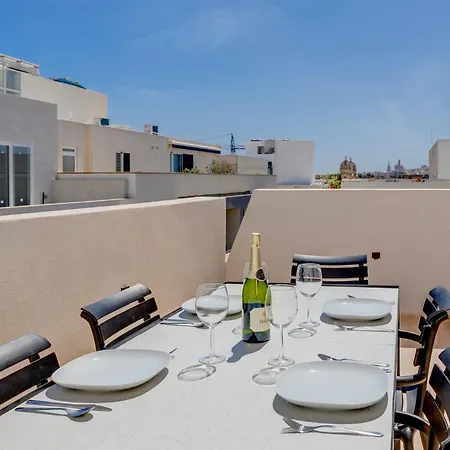 Chic Penthouse Steps From The Promenade Apartment Gzira