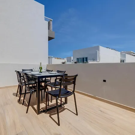 Chic Penthouse Steps From The Promenade