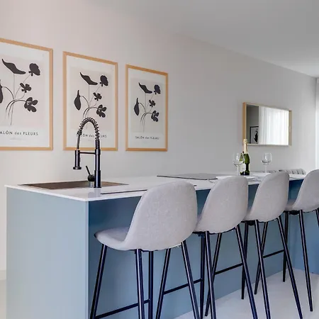 Chic Penthouse Steps From The Promenade Gzira