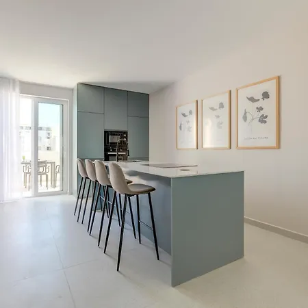 Chic Penthouse Steps From The Promenade Apartament