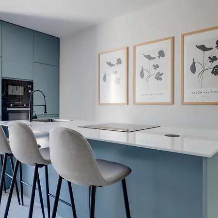 Apartament Chic Penthouse Steps From The Promenade *