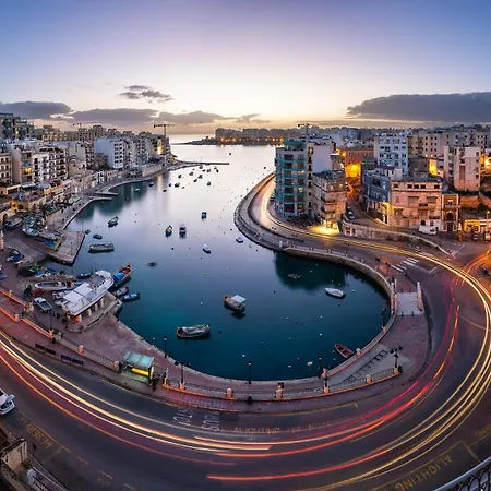Chic Penthouse Steps From The Promenade * Gzira
