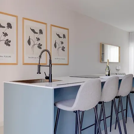 Chic Penthouse Steps From The Promenade Apartament Gzira