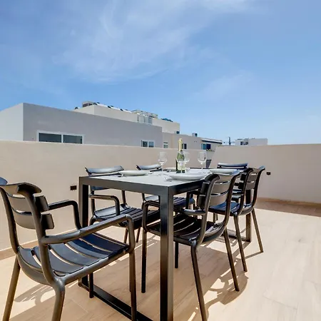 Apartament Chic Penthouse Steps From The Promenade *