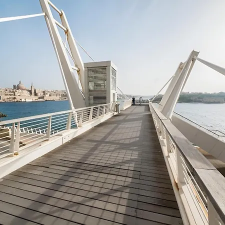 Chic Penthouse Steps From The Promenade Apartament Gzira