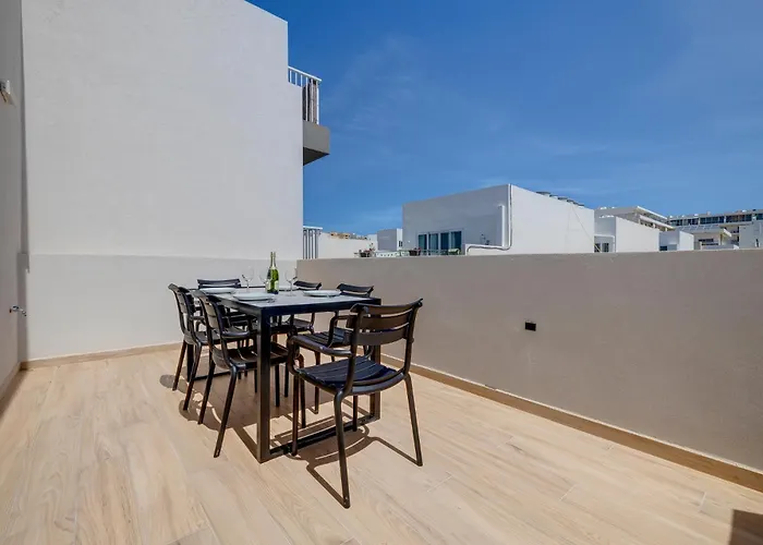 Chic Penthouse Steps From The Promenade