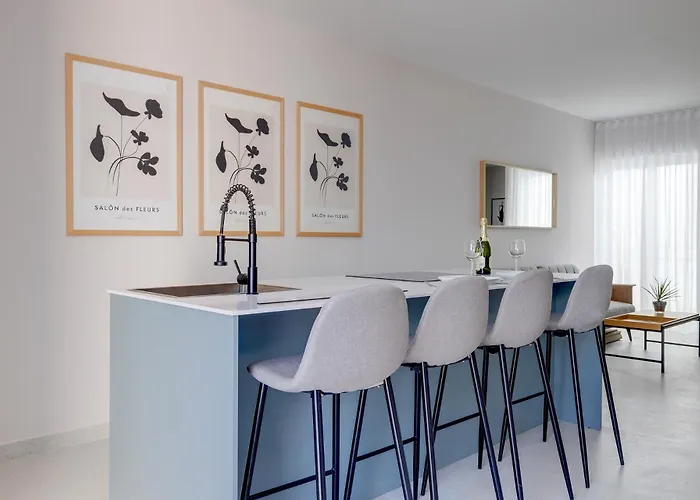 Chic Penthouse Steps From The Promenade Gżira