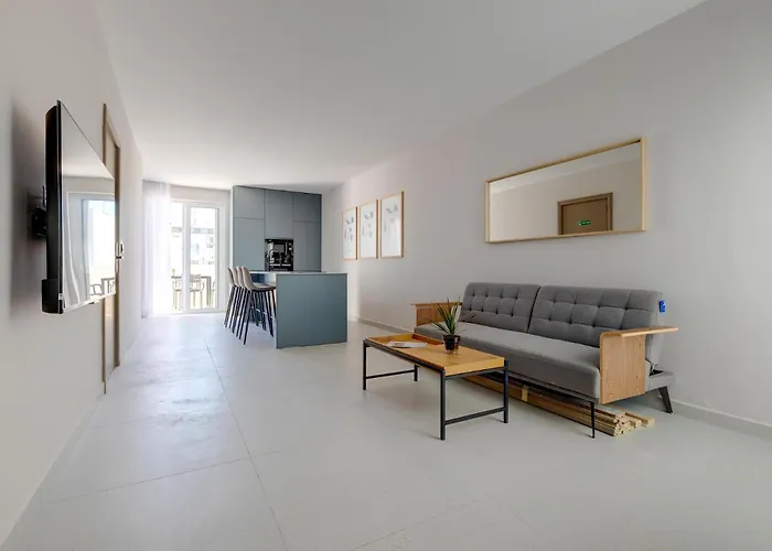 Chic Penthouse Steps From The Promenade Apartman Gżira