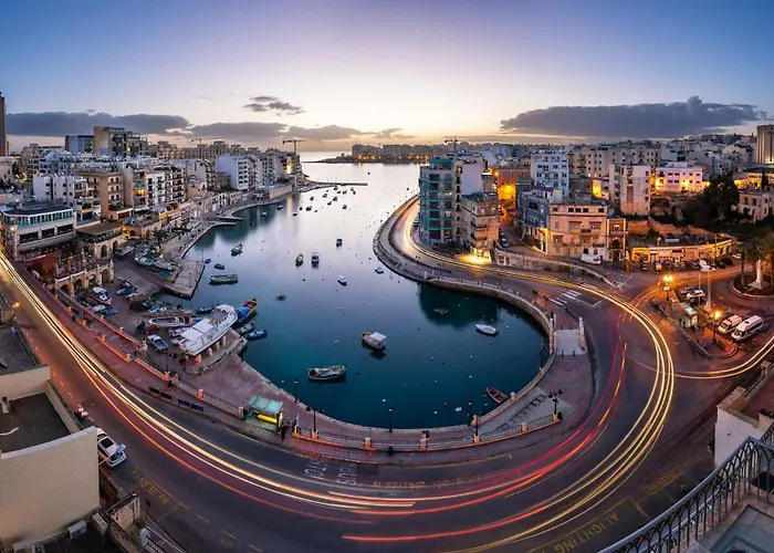 Chic Penthouse Steps From The Promenade * Gżira