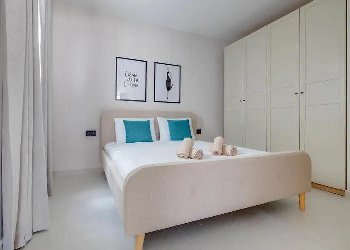 Chic Penthouse Steps From The Promenade Apartman