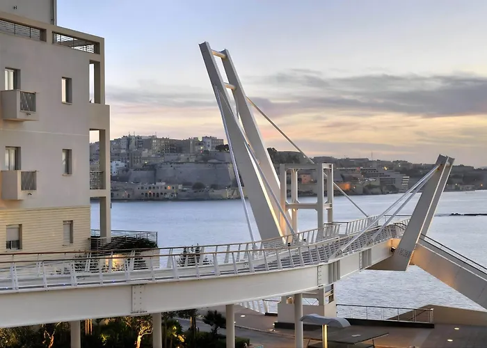 Apartman Chic Penthouse Steps From The Promenade Gżira