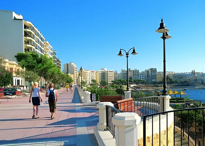 Apartman Chic Penthouse Steps From The Promenade Gżira